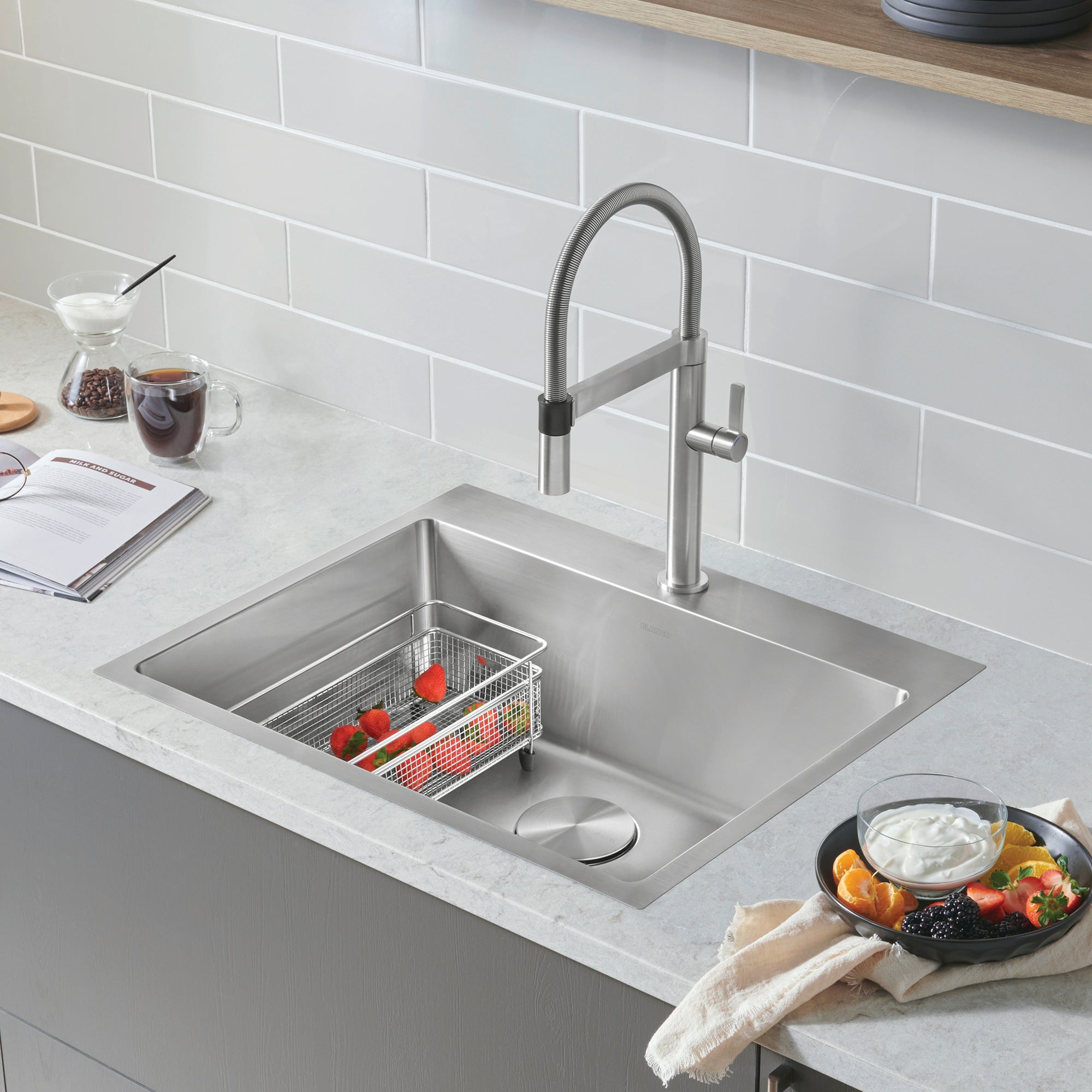 evier-de-cuisine-a-montage-en-surface-a-une-seule-cuve-quatrus-r15-25