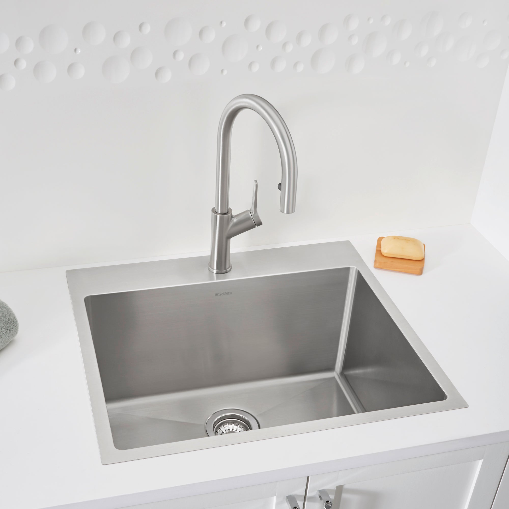 evier-de-cuisine-sous-plan-a-une-cuve-quatrus-r15-salle-de-lavage