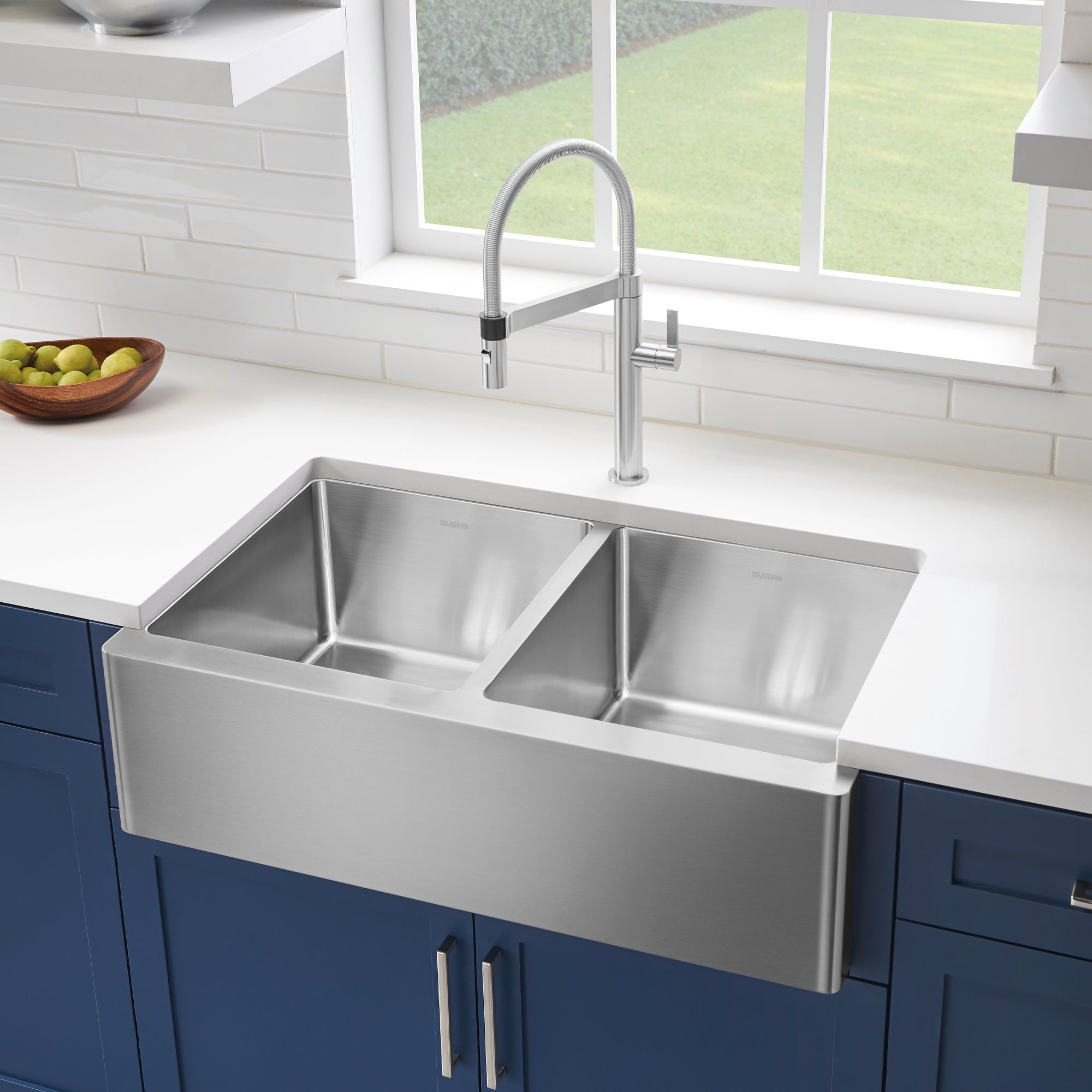 evier-de-style-campagnard-a-montage-sous-plan-quatrus-r15-u-2-apron-acier-inoxydable