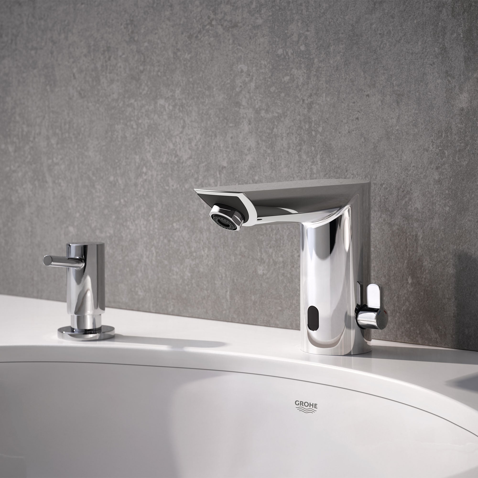Electronic touchless faucet with temperature adjustment lever, battery operated