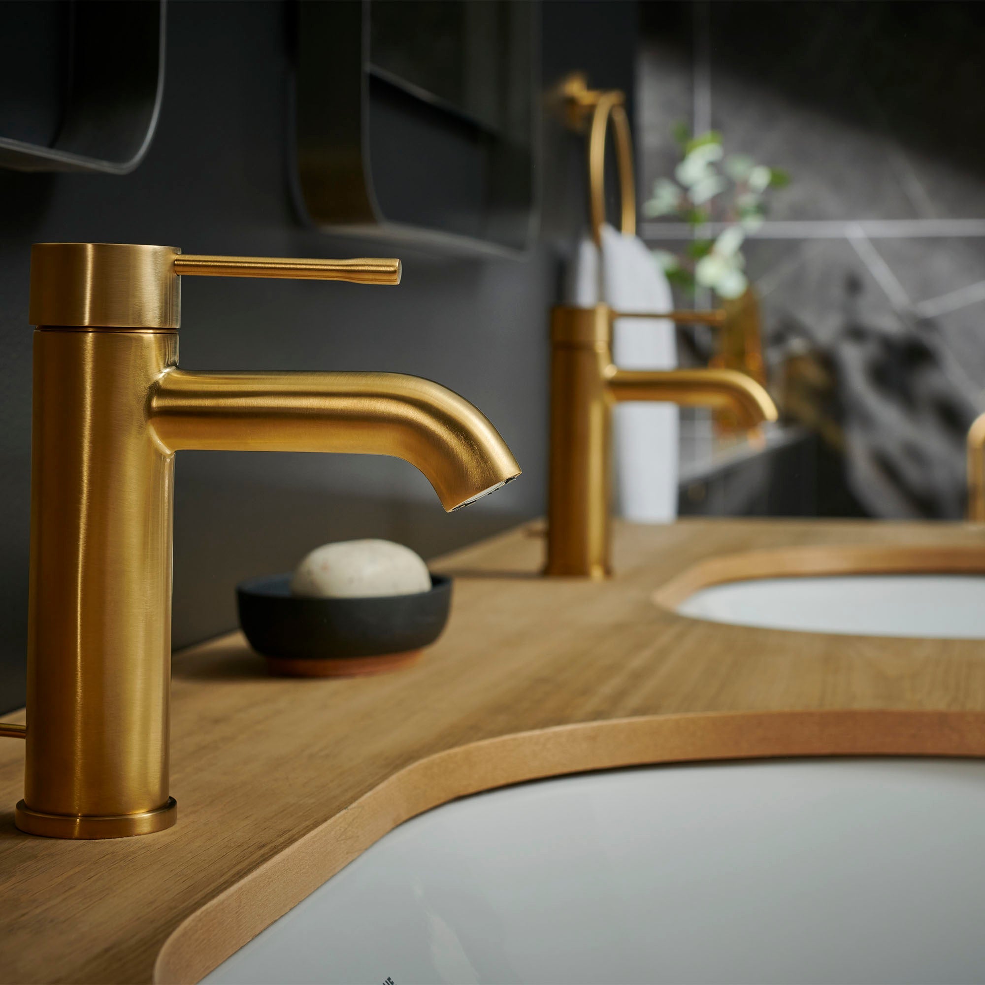 Essence Single-hole faucet, size S