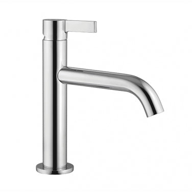 Blade single-hole lavatory faucet