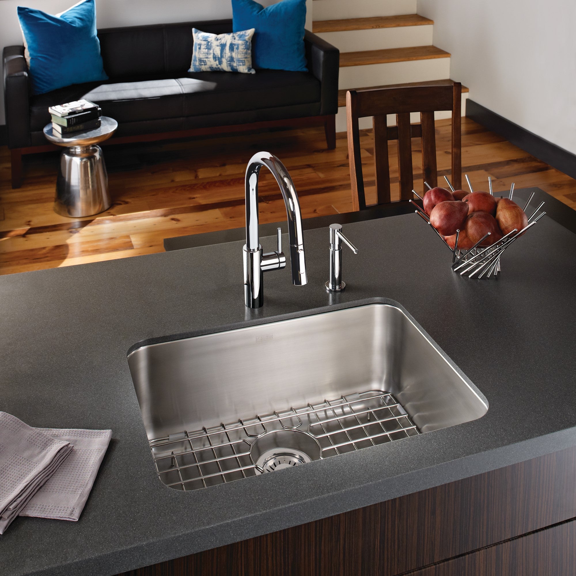 Franke Grande 24,75 pouces. x 18,7 pouces. 18 de la calibre en acier inoxydable Undermount Single Bowl Kitchen évier - GDX11023-CA