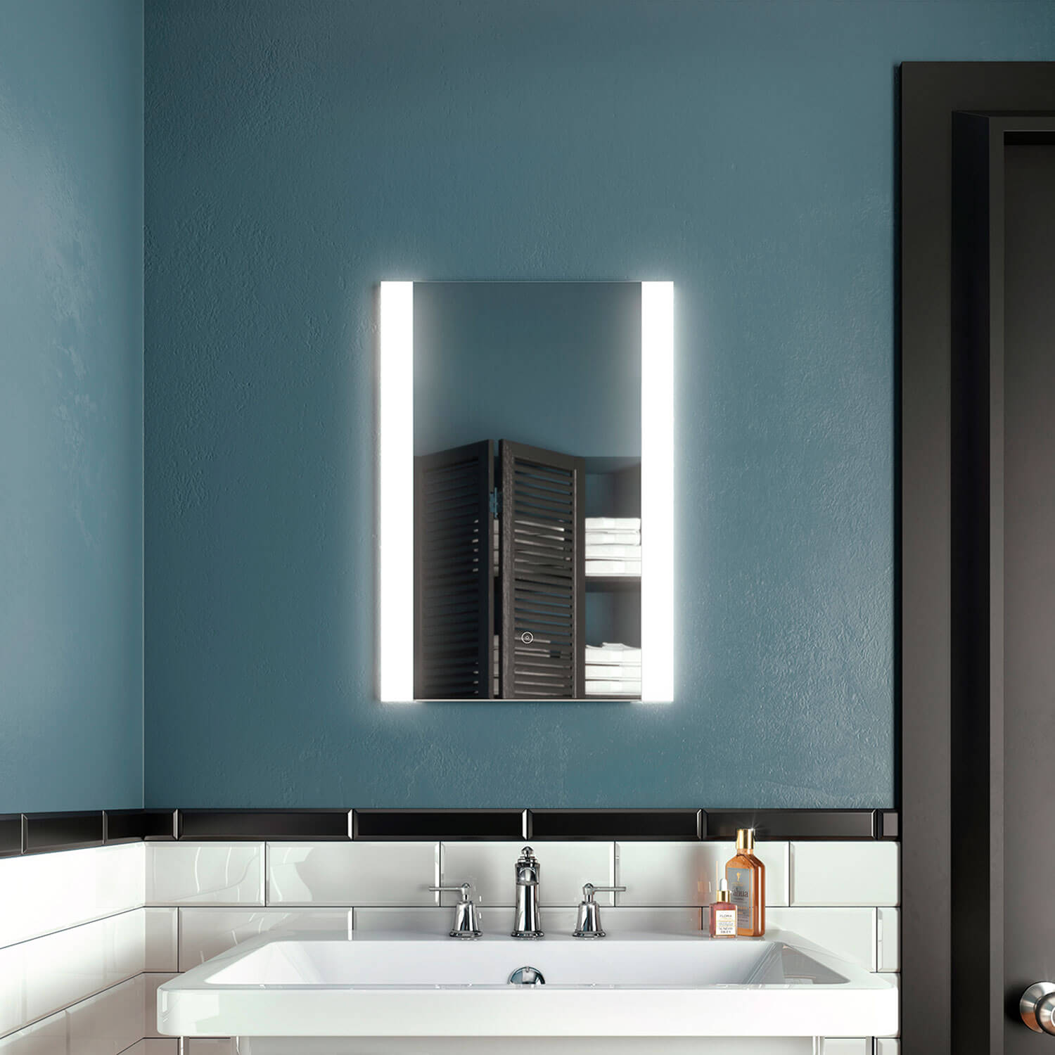 ACCENT Miroir à Éclairage DEL Rect. 18 x 26 Avec Bandes Givrées Verticales en Acrylique et Interrupteur Tactile 2 Tons