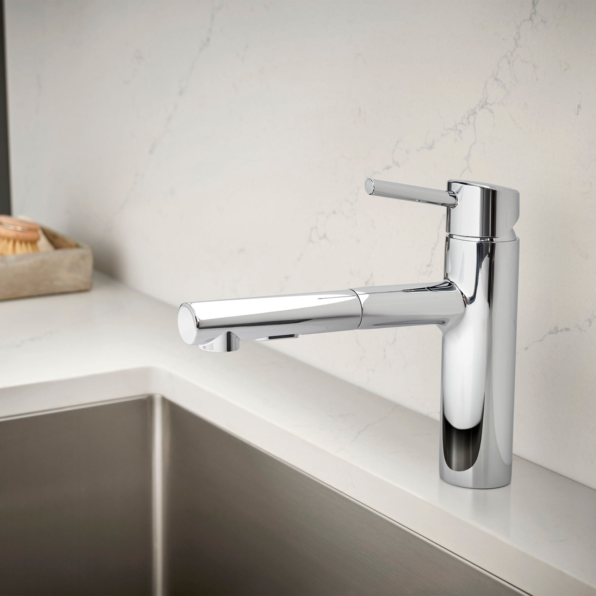 Double jet pull-out shower faucet